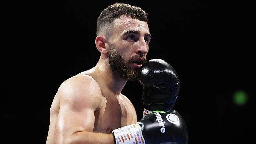 Collins stopped by Davies in seventh round