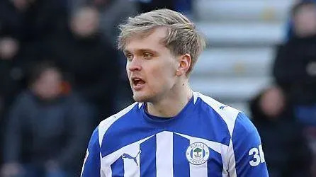 Stevenage sign midfielder Smith on free transfer