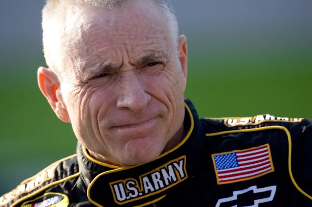 “I Don’t Like 16 Either”- Mark Martin Exposes Financial Compromise Defending NASCAR’s ‘Overcrowded’ Chase Cutline