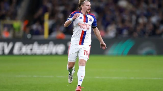 Lyon midfielder Pavel Šulc reveals playing with bone oedema
