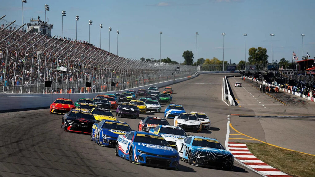 NASCAR Gateway Betting Odds: Favorites, Sleepers and Longshots for Sunday’s Race