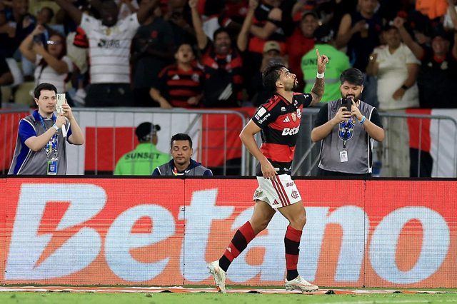 Flamengo beat Mirassol and close in on the Brasileirão lead