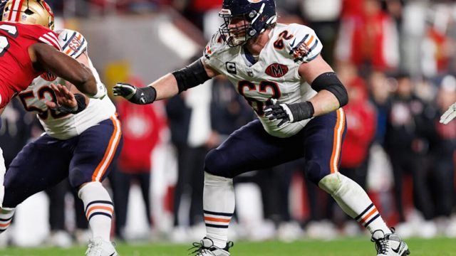 Bears restructure Joe Thuney, Dayo Odeyingbo, T.J. Edwards contracts