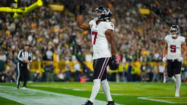 Bijan Robinson and Drake London had a historic night, with 194 yards each