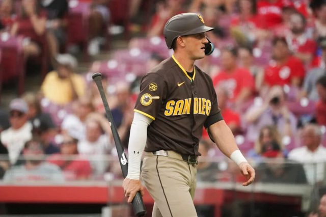 Padres cannot overcome bullpen struggles, lose to Reds