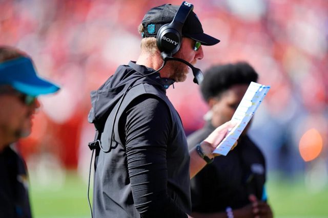 Jaguars Collapse in Second Half, Fall to Broncos