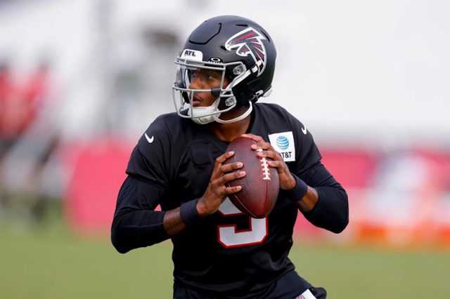Michael Penix Jr. will start at QB on Thursday Night Football against the Packers