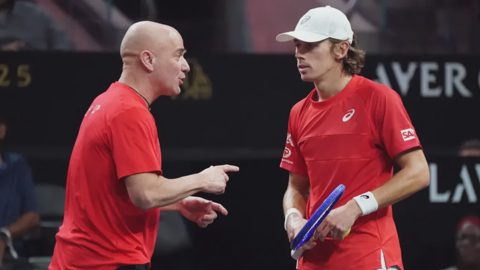 Alex de Minaur left bloodied after winning brutal Laver Cup point to stun Alexander Zverev