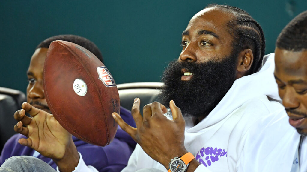 49ers fan Harden celebrates with Deebo and Co. after win over Seahawks