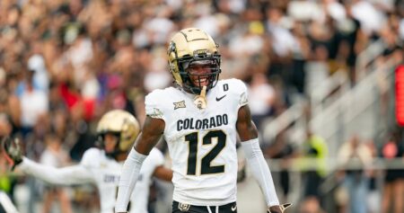 Colorado’s Travis Hunter Heads to Locker Room After Suffering Shoulder Injury vs. KSU