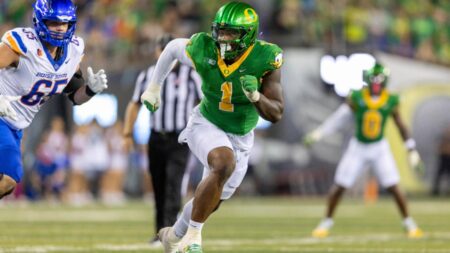 Jordan Burch injury: Oregon sacks leader out vs. Ohio State after reportedly suffering practice injury