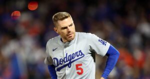 Dodgers’ Roberts: Freddie Freeman’s Swing ‘Not Right,’ NLCS G6 Status TBD amid Injury