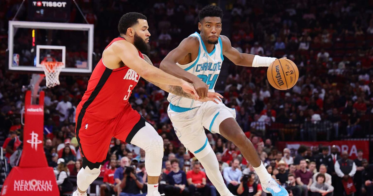 Brandon Miller Out at Least 1 Week After Glute Injury in Hornets’ Opener vs. Rockets