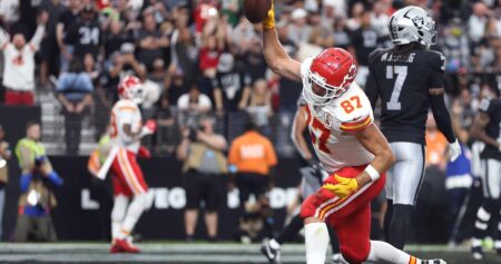 Travis Kelce, NFL Tight Ends Set Record for Most Catches by TEs on a Single Day