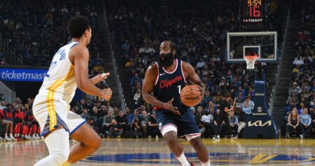 Harden, Clippers Applauded by NBA Fans for Beating Warriors; Curry Exits with Injury