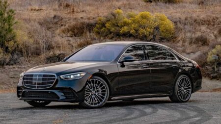 Mercedes S-Class to Keep Gas Engines Well into the 2030s