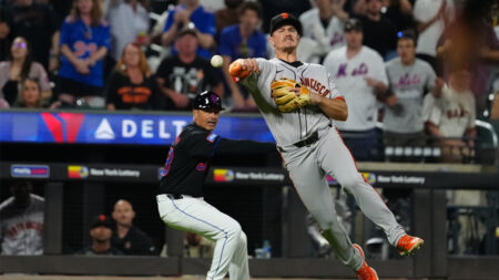 Chapman headlines Giants’ three Gold Glove Award finalists