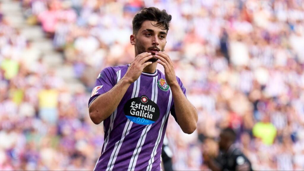 Premier League trio chasing rising La Liga star