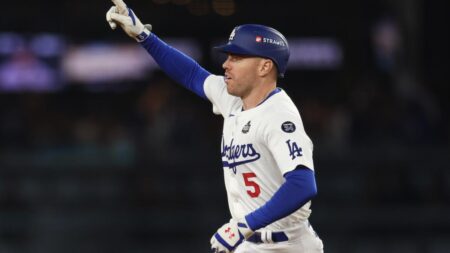 Freeman hits 1st walk-off slam in World Series history as Dodgers top Yankees 6-3 in classic opener