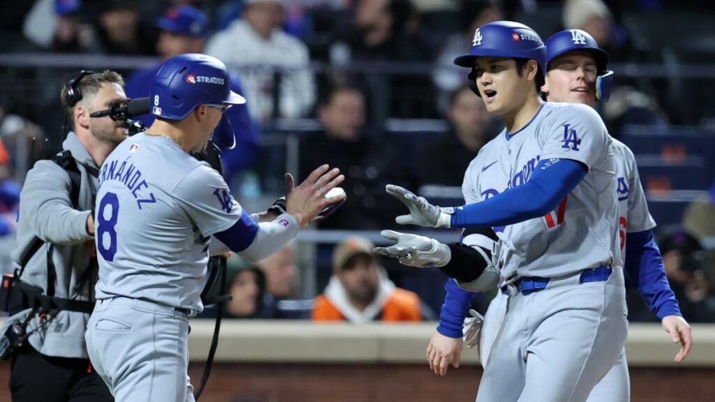 Shohei Ohtani homers as the Dodgers rout the Mets 8-0 for a 2-1 lead in the NLCS