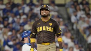 NL batting champ Luis Arraez of the Padres has thumb surgery