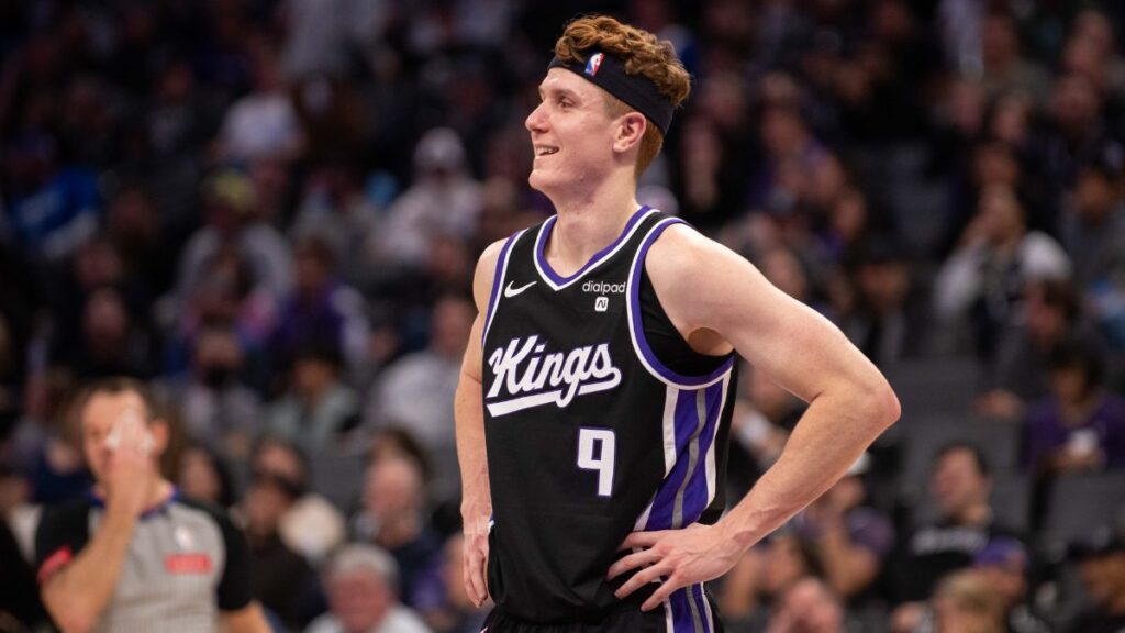 Kings clear guard Huerter for full contact court activity