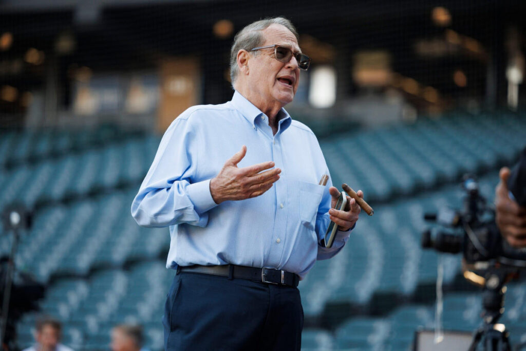 White Sox owner Jerry Reinsdorf reportedly in discussions about selling team after historically-bad season