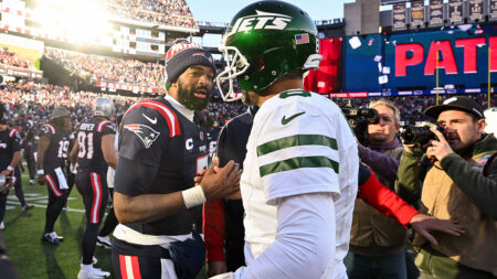 Patriots show signs of life at the expense of dysfunctional Jets