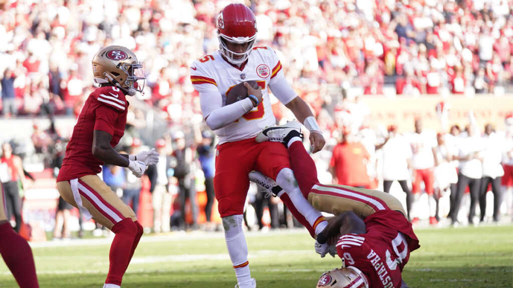 What self-deprecating Mahomes credits for goal-line hit on Mustapha