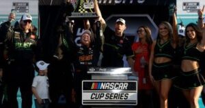 Tyler Reddick rides high line to Homestead victory, clinches Championship 4 berth