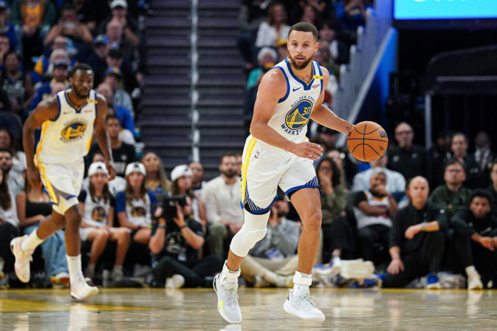 Warriors star Stephen Curry leaves loss to Clippers early after rolling ankle