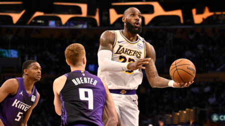 LeBron’s fourth-quarter run uncovers Kings’ early-season weakness