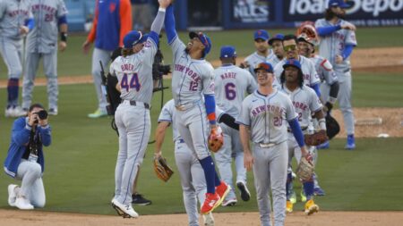 Lindor homers as Mets stop Dodgers’ scoreless streak in 7-3 win, head to NY with NLCS tied 1-1