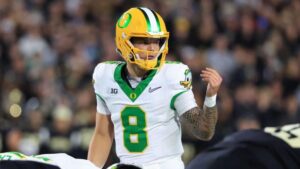 College football picks, predictions, odds: Oregon vs. Illinois, Texas vs. Vanderbilt among best bets in Week 9