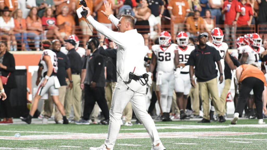 Texas apologizes for fans throwing debris on field after controversial overturned call in loss to Georgia