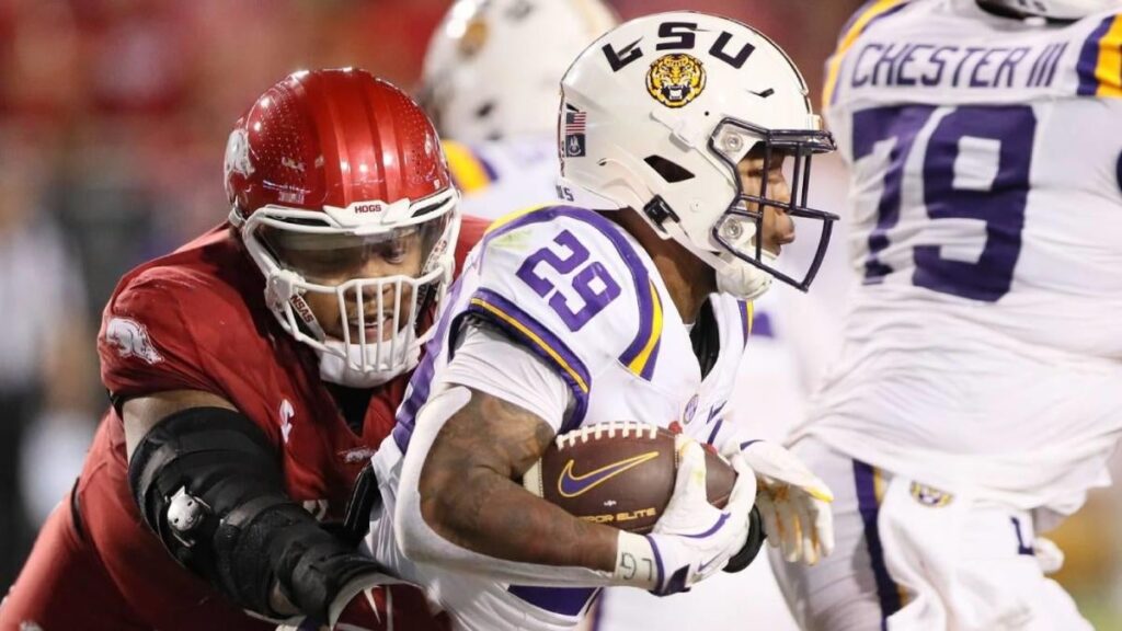 College football scores, rankings, highlights: No. 8 LSU rolls over rival, No. 9 Iowa State stays unbeaten