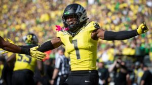 Oregon vs. Illinois score, takeaways: No. 1 Ducks make statement with dominant showing against No. 20 Illini