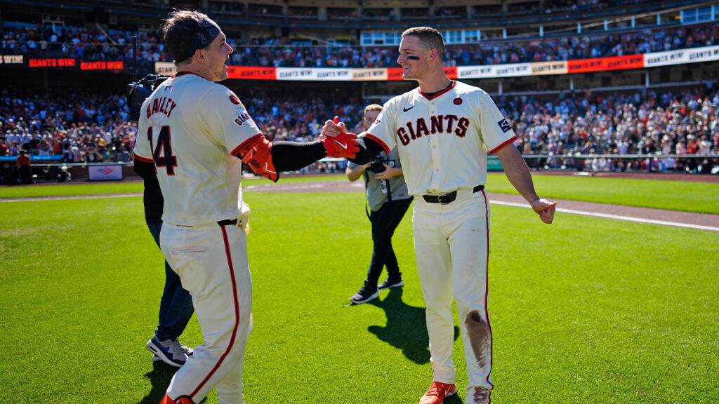 Chapman, Bailey win Gold Glove Awards for stellar defensive seasons