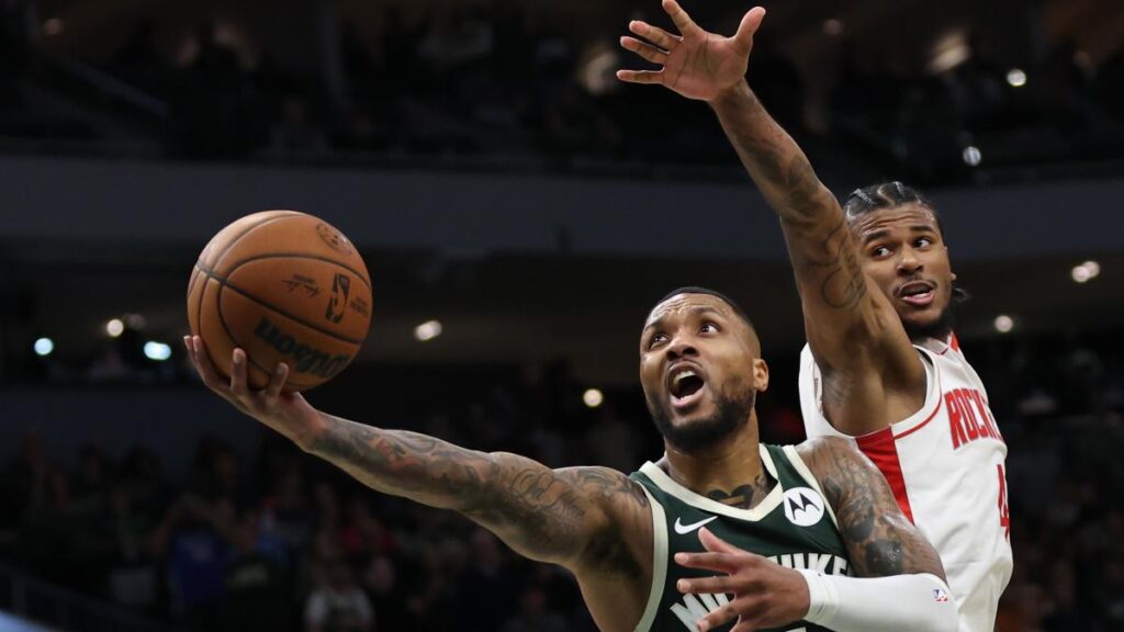 Lillard’s late show helps Bucks beat Rockets