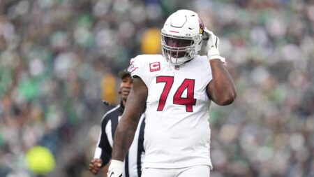 Reports: LT D.J. Humphries to sign with Chiefs