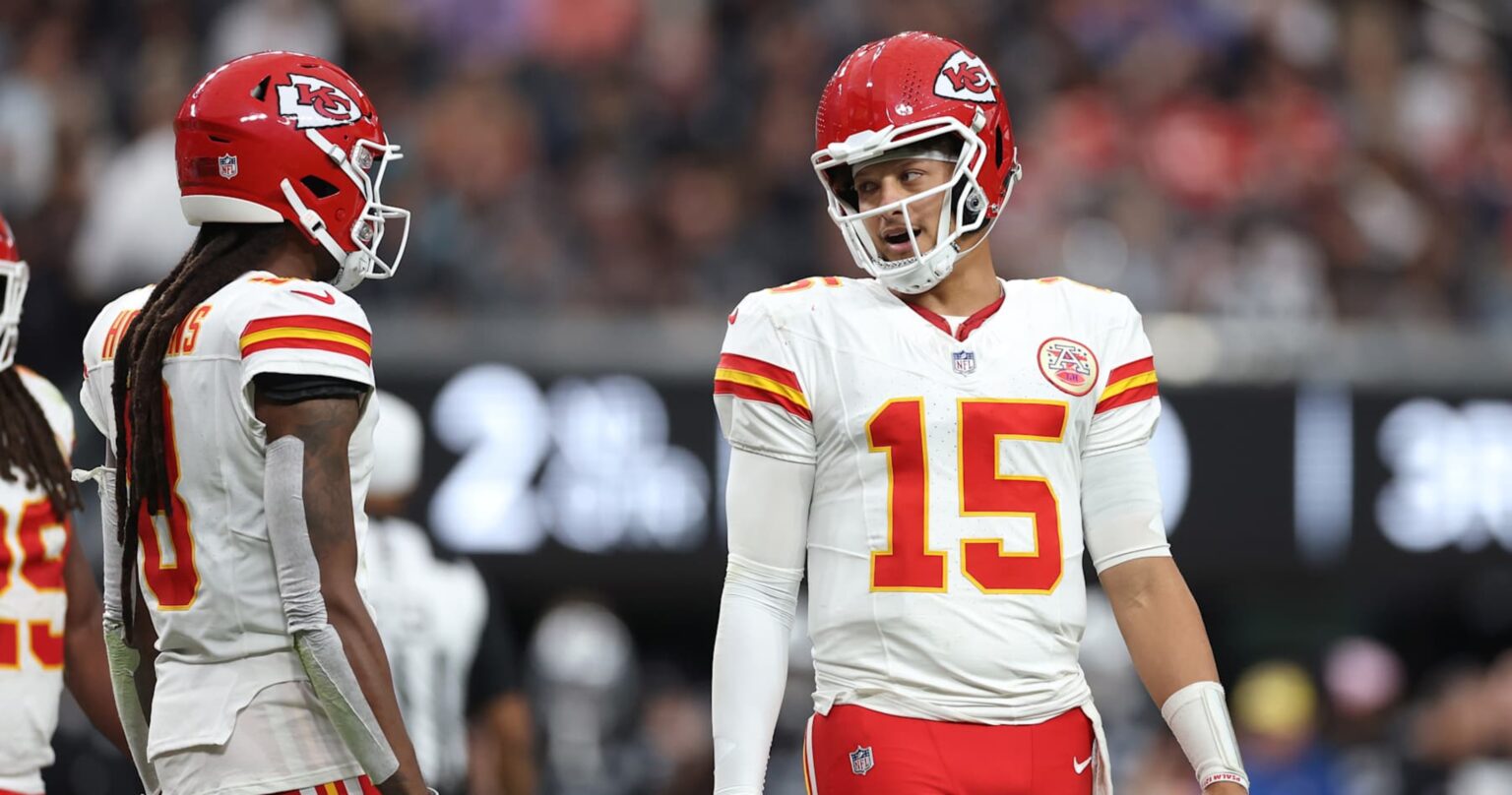 Patrick Mahomes-DeAndre Hopkins Connection Wows NFL Fans in Chiefs’ OT Win vs. Bucs