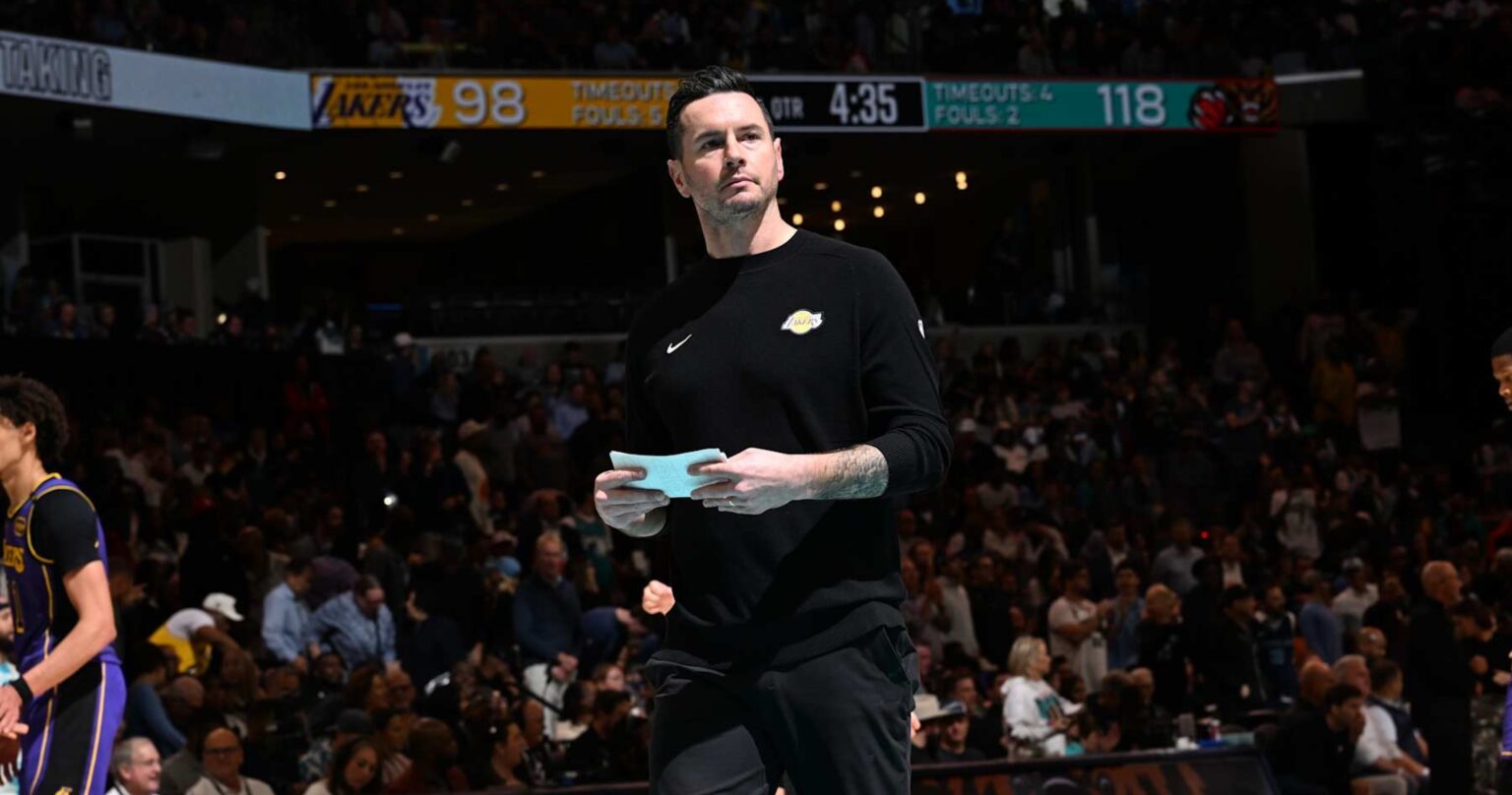 Lakers’ JJ Redick Clarifies Viral Video of Reaction to D’Angelo Russell vs. Grizzlies