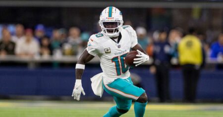 Dolphins’ Tyreek Hill Says Wrist Surgery Was Discussed, Will Play Through Injury