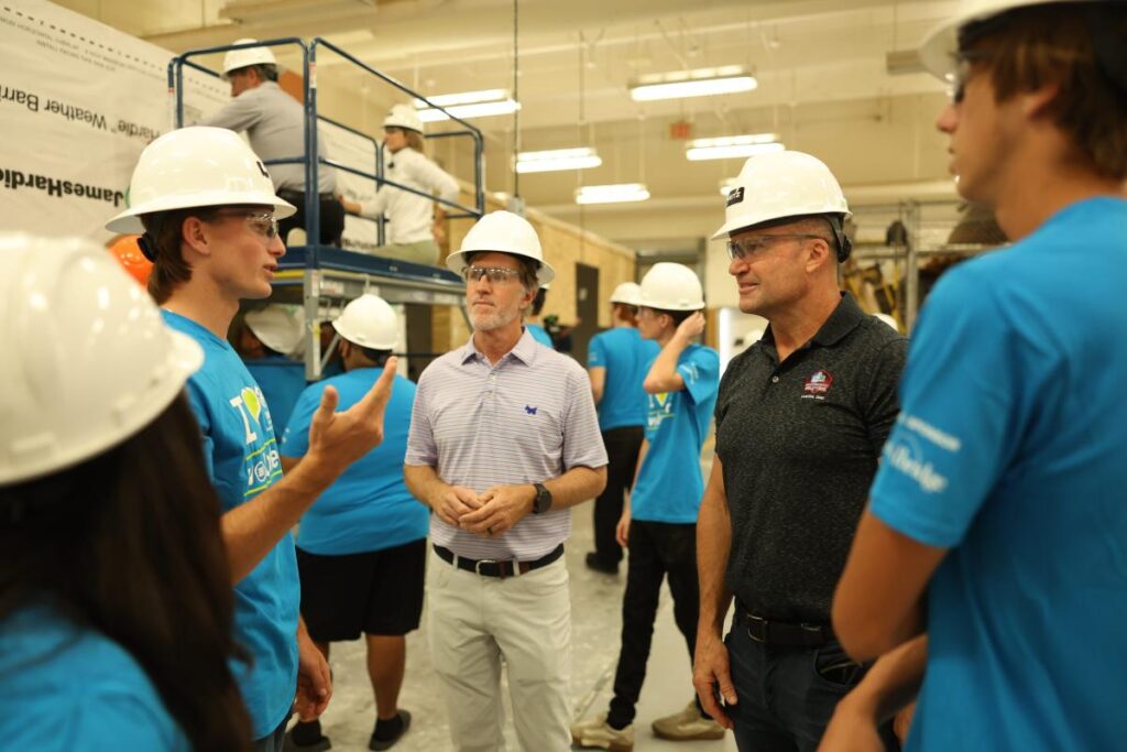 Zach Thomas lends hands to Habitat for Humanity event at Seminole Ridge High School