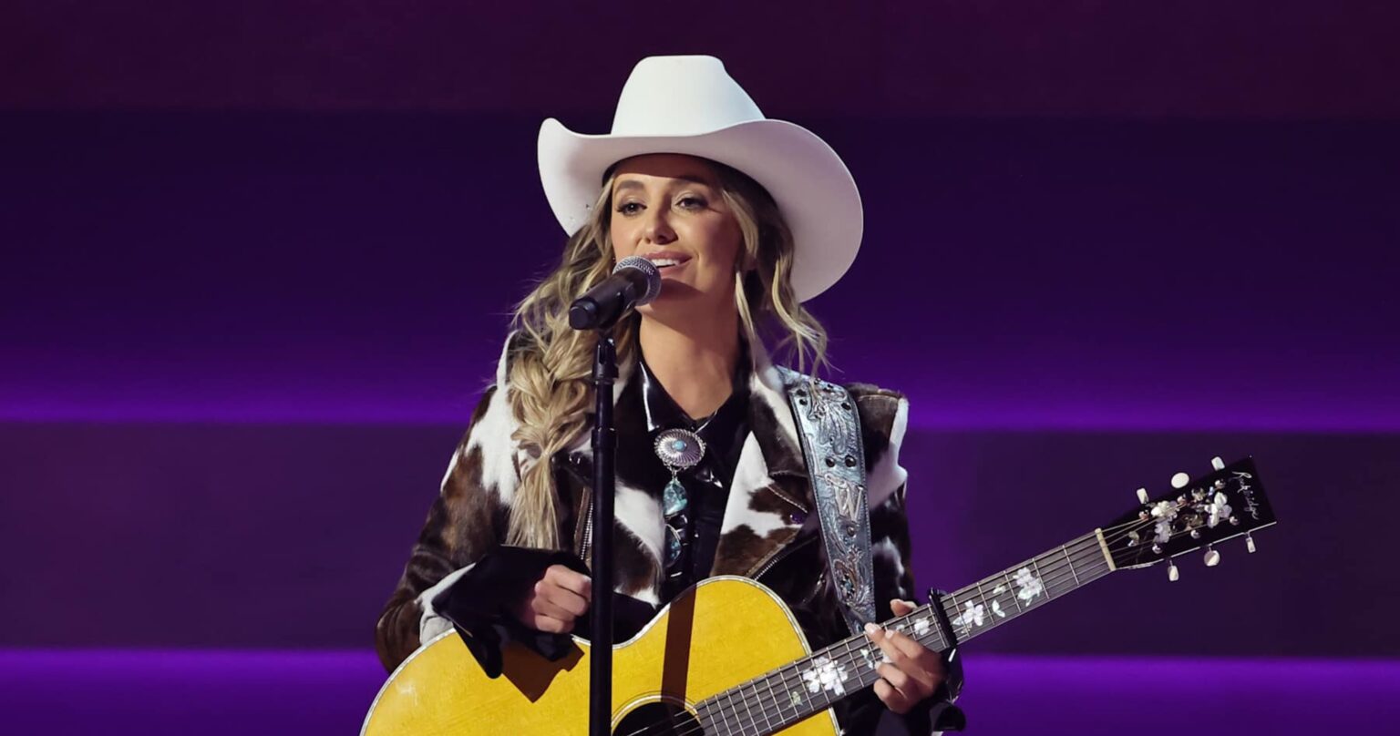 Lainey Wilson, Jelly Roll Excite NFL Fans During Cowboys’ Thanksgiving Halftime Show