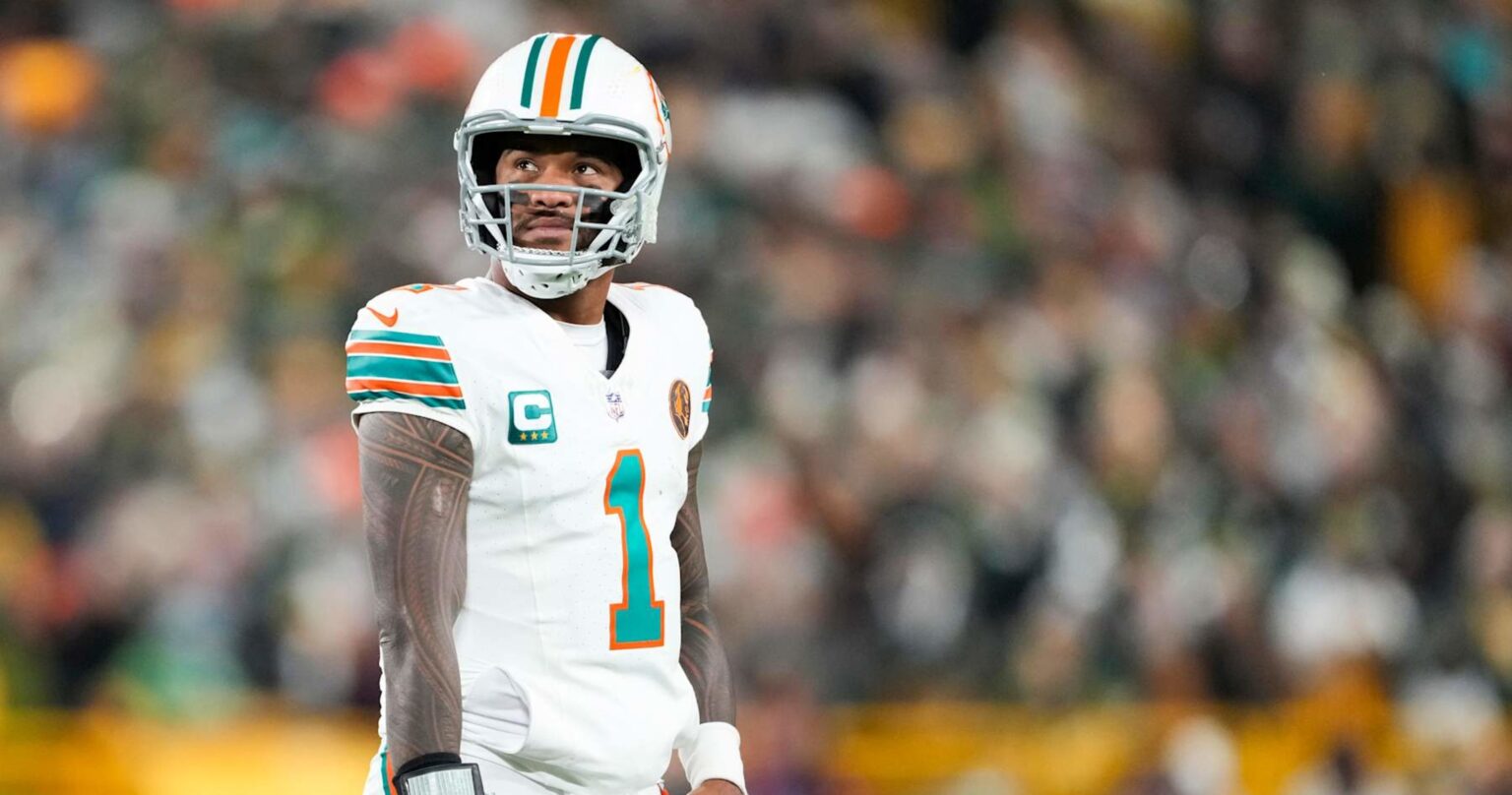 Dolphins’ Jordyn Brooks Rips Team’s ‘Soft’ Performance in Cold Weather vs. Packers