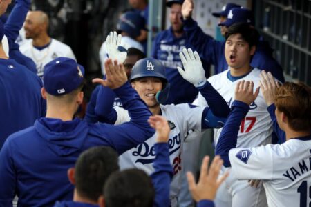 Utilityman Tommy Edman agrees to contract extension with the Dodgers