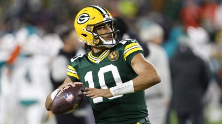 Dolphins muffed punt leads to Packers TD, Green Bay leads 7-0