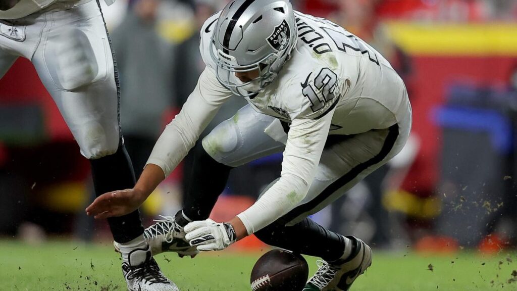 Aidan O’Connell: Raiders’ fumbled snap is “completely my fault”