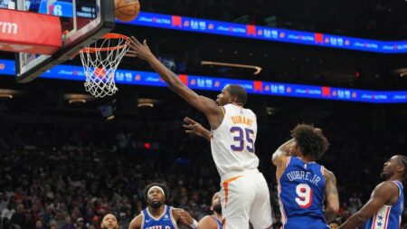 Watch Kevin Durant hit game-winner to cap off his 15 in fourth, lifting Suns past 76ers